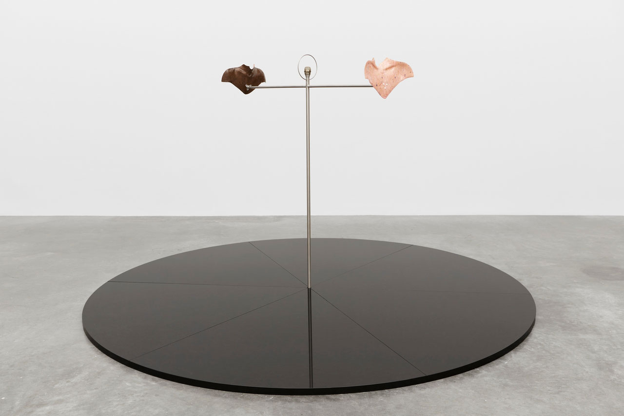 Julia Phillips, Mediator, 2020. Ceramic, stainless steel, granite, and nylon hardware, 69 × 112 × 112 in. (175 × 285 × 285 cm). Art Institute of Chicago; courtesy Matthew Marks Gallery. © Julia Phillips