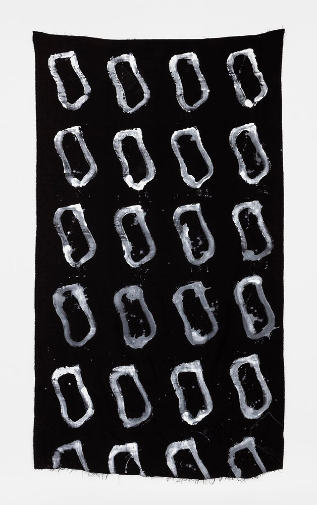 Claude Viallat, Untitled N°270 (2022), 2022, Acrylic on fabric, 267 x 149 cm, 105 1/8 x 58 11/16 inches, Courtesy Templon
