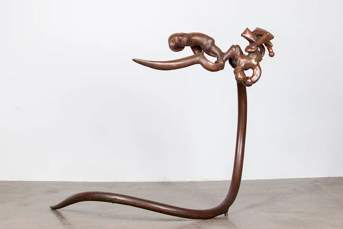 Richard Hunt, Coil, 1966, Welded copper 78.7 x 63.5 x 91.4 cm/31 x 25 x 36 in. © Richard Hunt, Courtesy White Cube Gallery