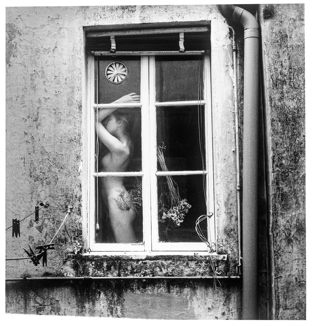 Francesca Woodman, Untitled, c. 1977–78, Lifetime gelatin silver print, 11 3/4 x 9 3/8 inches (29.8 x 23.8 cm), © Woodman Family Foundation / Artists Rights Society (ARS), New York, Courtesy Gagosian and The Woodman Family Foundation