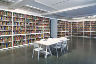 Yinka Shonibare CBE, The War Library, 2024. Courtesy Yinka Shonibare CBE and Goodman Gallery, Cape Town, Johannesburg, London and New York; James Cohan Gallery, New York; and Stephen Friedman Gallery, London and New York. Photo: © Stephen White & Co.