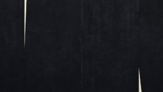 Richard Serra, Triple Rift #2, 2018, Paintstick on handmade Japanese paper, 9 feet 3 inches × 22 feet (2.82 × 6.71 m), © Richard Serra/DACS, London, 2018, Courtesy the artist and David Zwirner
