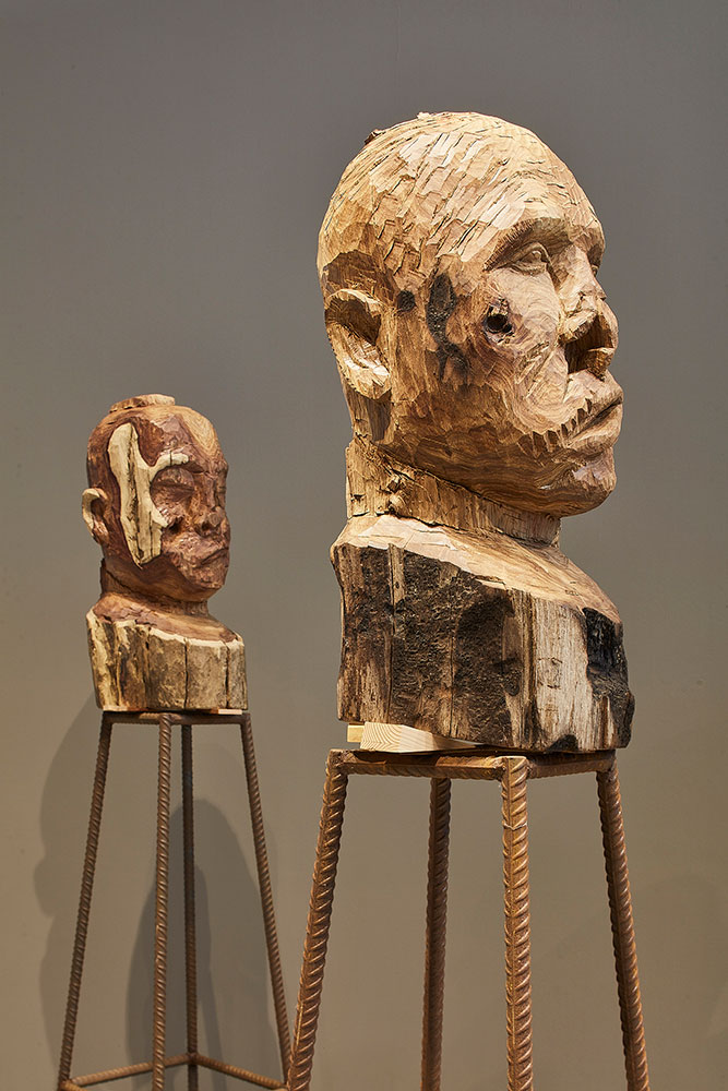 Kader Attia, J’Accuse, 2016, © VG Bild-Kunst, Bonn 2024, Courtesy the artist and Galerie Nagel Draxler Berlin/ Köln/ München, © Photo: Berkely Art Museum and Film Parcific Film Archive / JKA Photography