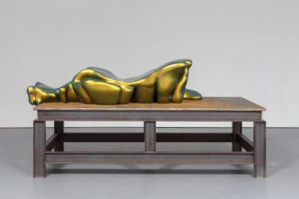 Thomas Schütte, Aluminiumfrau Nr. 8 (Aluminum Woman No. 8), 2001, Lacquered aluminum on steel table, 50 x 105 1/8 x 49 1/8 inches (127 x 267 x 124.8 cm), © 2025 Artists Rights Society (ARS), New York/VG Bild-Kunst, Bonn, Photo: Fredrik Nilsen Studio, Courtesy Gagosian
