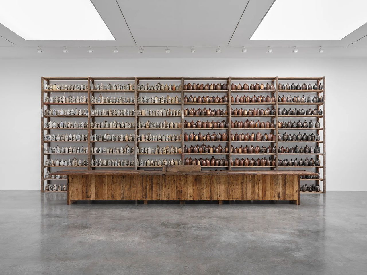 Theaster Gates, A libation in Uncertain Times, 2024, Earthenware, stoneware and oxides (1,000 pieces) and wood, Edition 1 of 1, Dimensions variable, © Theaster Gates, Courtesy the artist and White Cube Gallery