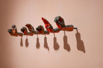 Marina Vargas, Hercules at the Court of Omphale. I'ts Over, 2024,Signed phrase spelled out in sign language according to the Spanish alphabet. Polychrome polyester resin. 15 x 159 x 25,5 cm. Collection of the artist. Photo: María Lamuy. © Marina Vargas, VEGAP, Madrid, 2025