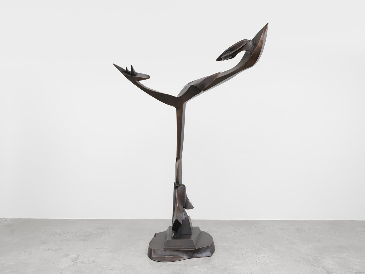 Richard Hunt, Reaching Up, 2022, Welded bronze, 338 x 229 x 127 cm | 133 1/16 x 90 3/16 x 50 in., © Richard Hunt Legacy Foundation, Courtesy Richard Hunt Legacy Foundation and White Cube Gallery