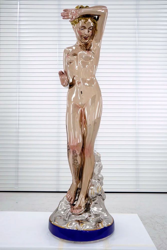 Jeff Koons, Aphrodite, 2016–2021, mirror-polished stainless steel with transparent color coating (based on Royal Dux Czech Republic figurine), 102 x 30 3/16 x 30 3/8 inches, 259.1 x 76.7 x 77.2 cm, Edition of 3 plus AP, © & Courtesy Jeff Koons