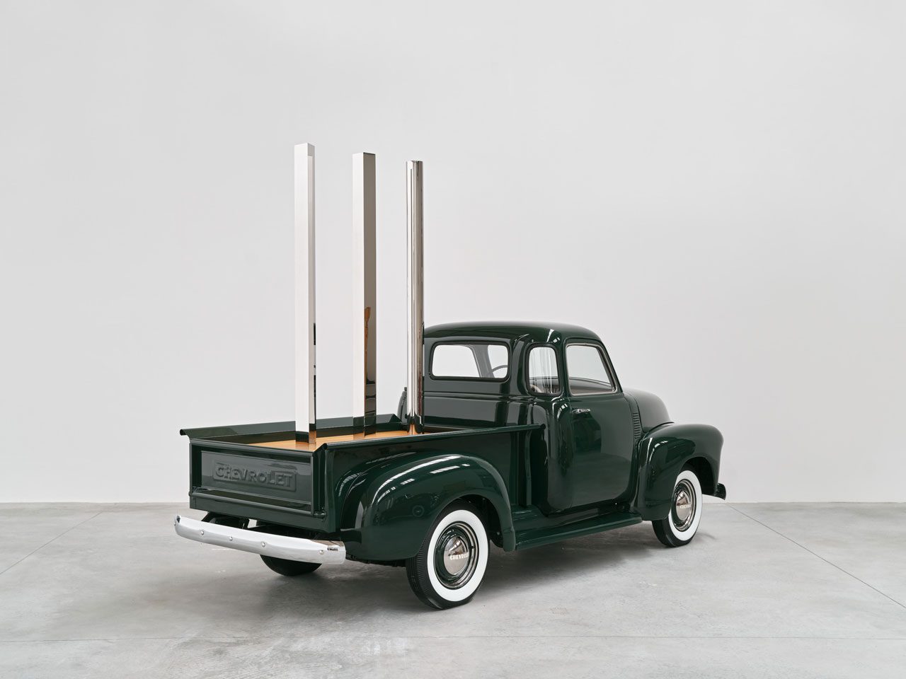 Walter De Maria, Green Truck / Circle, Square, Triangle, from Truck Trilogy, 2011–17, 3 1950s Chevrolet half-ton pickup trucks, white oak, and stainless steel, in 3 parts, each: 120 x 75 x 195 inches (304.8 x 190.5 x 495.3 cm), overall dimensions variable, © 2025 Estate of Walter De Maria, Photo: Thomas Lannes, Courtesy Gagosian