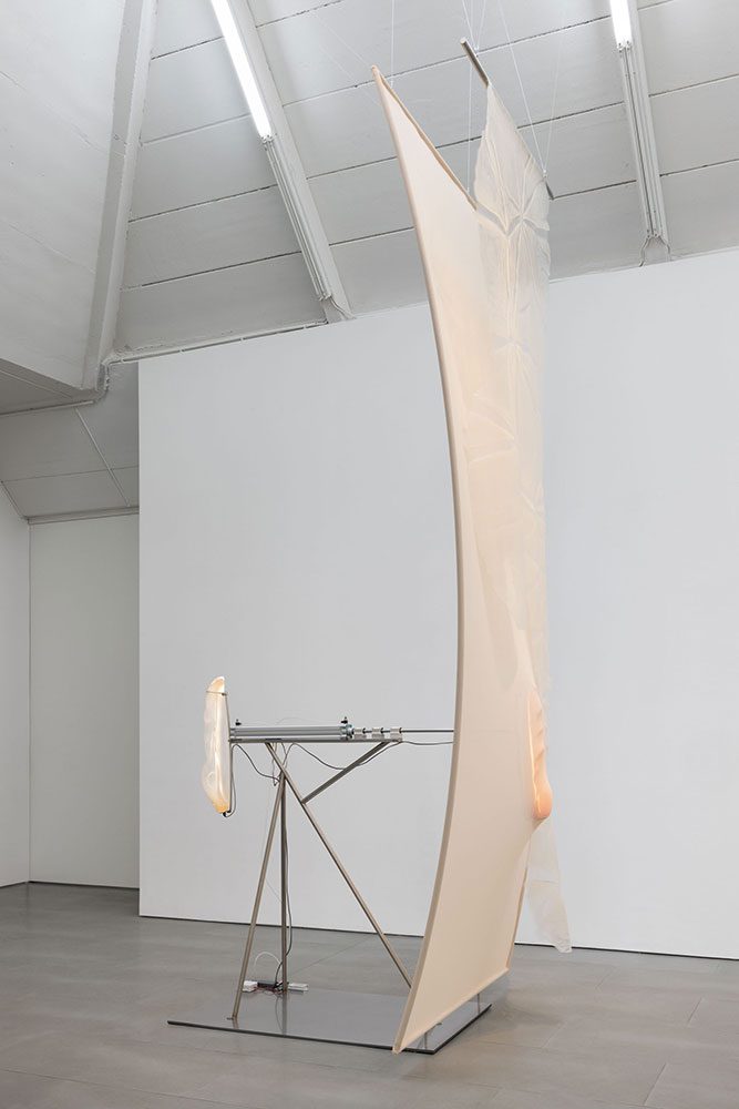 Pakui Hardware, Thresholds 1, 2025, steel, glass, silicone, and elastic fabric, technical equipment compressor, 450 × 175 × 200 cm, © Pakui Hardware, Courtesy the artists and Carlier|Gebauer Gallery