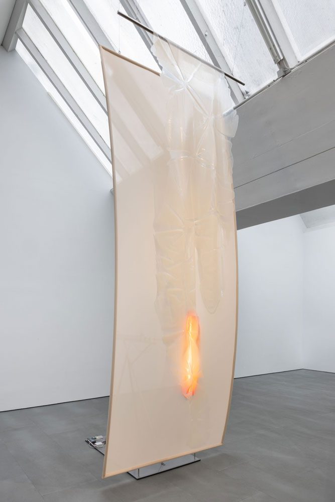 Pakui Hardware, Thresholds 2, 2025, steel, glass, silicone, and elastic fabric, technical equipment compressor, 450 × 175 × 200 cm, © Pakui Hardware, Courtesy the artists and Carlier|Gebauer Gallery