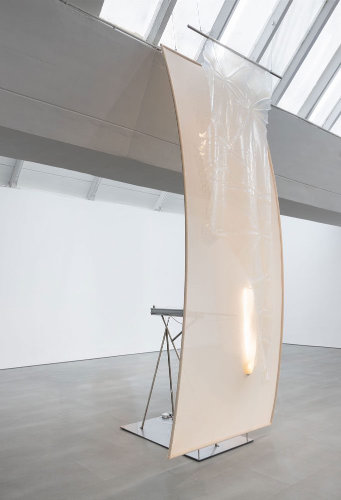 Pakui Hardware, Thresholds 4, 2025, steel, glass, silicone, and elastic fabric, technical equipment compressor, 450 × 175 × 200 cm, © Pakui Hardware, Courtesy the artists and Carlier|Gebauer Gallery