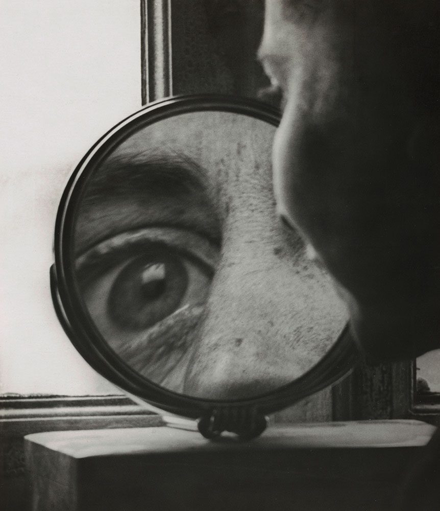 Untitled (Eye in Magnifying Glass), February 1931, © VG Bild-Kunst, Bonn 2025, Repro: © Berlinische Galerie/Anja Elisabeth Witt