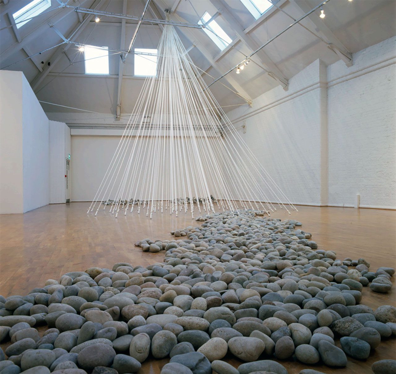 Yoko Ono, MORNING BEAMS, 1997, Installation, polyester ropes, and metal, 600 x 600 x 900 cm, © Yoko Ono, Courtesy the artist and MUSAC (Museo de Arte Contemporaneo de Castilla y Leon)