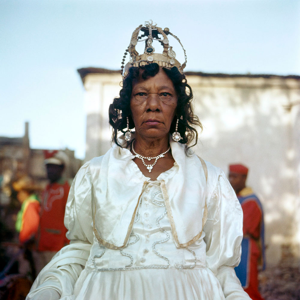 Agnès Varda, Portrait of a woman during the Carabalí Isuama dance, of French-Haitian origin, Santiago, Cuba, 1963. Posthumous digital print from a 6×6 color slide © Agnès Varda Estate. Agnès Varda Collection, on long-term loan to the Institut pour la photographie