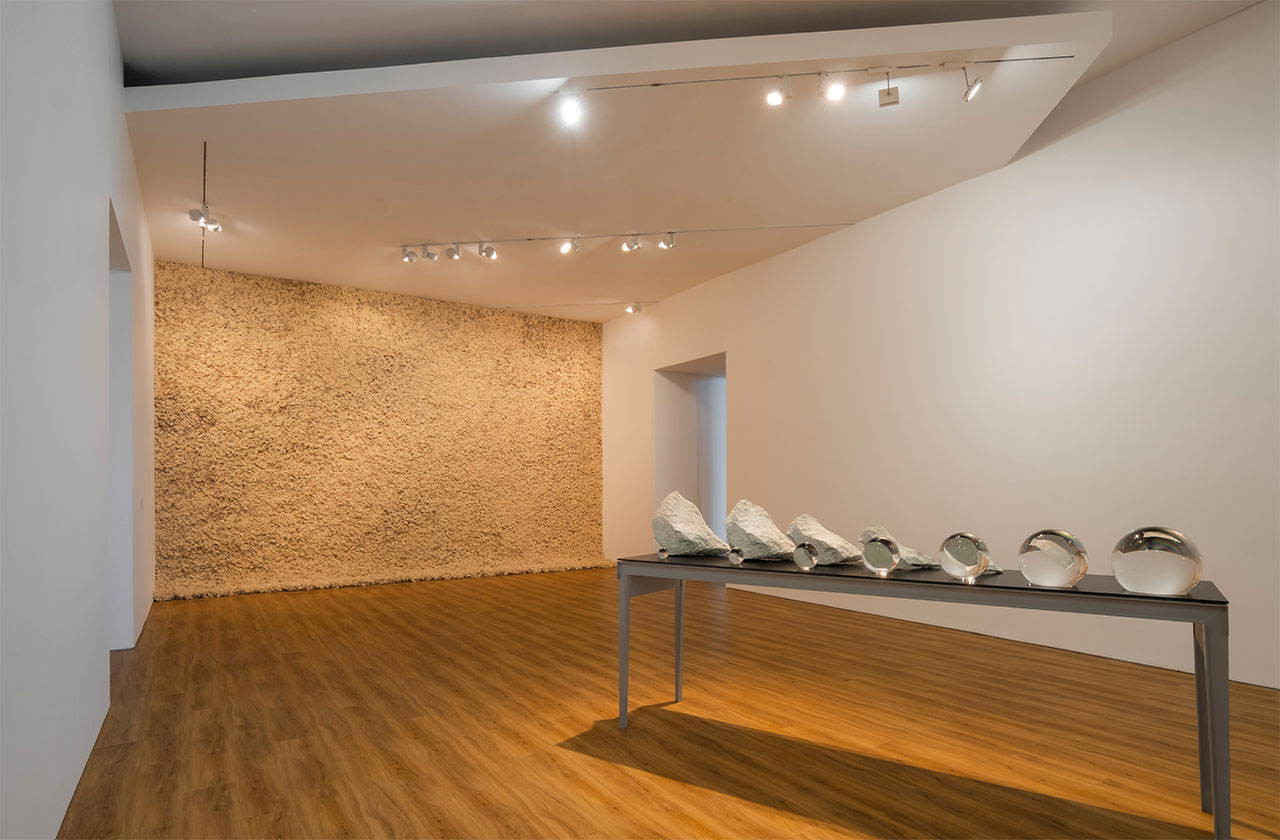 Olafur Eliasson, Moss wall, 1994, Reindeer moss, wood, wire, Dimensions variable, Collection of Tate, London