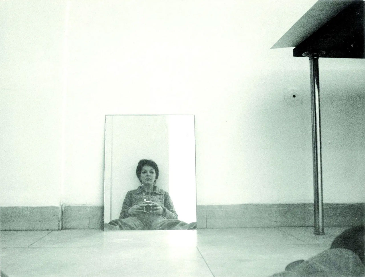 Ketty La Rocca, Self-Portrait (1975; gelatin silver print, 24 x 18 cm, ©Archive Ketty La Rocca Michelangelo Vasta. Courtesy of Thaddaeus Ropac Gallery, London, Paris, Salzburg, Milan, Seoul