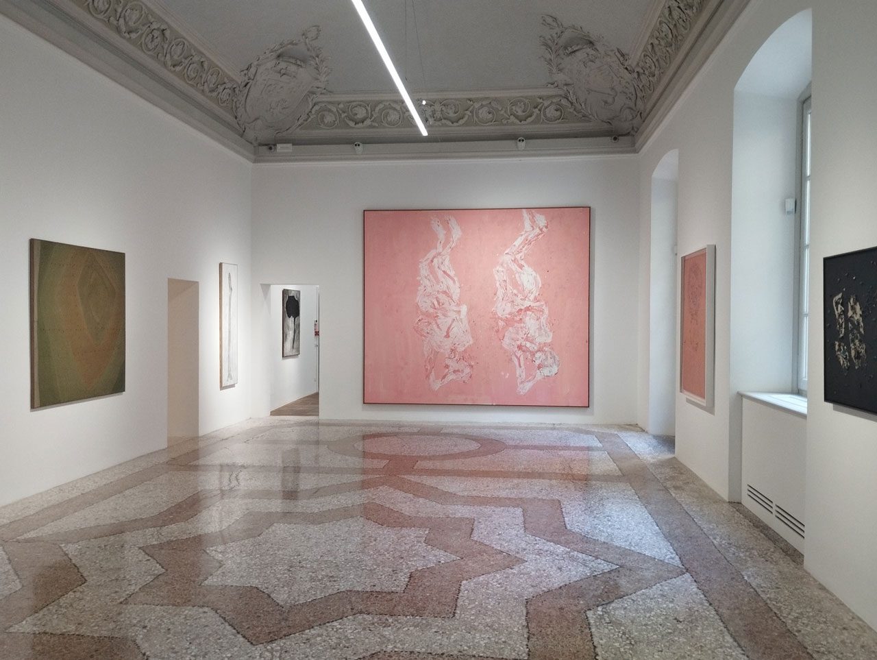Installation view, Georg Baselitz & Lucio Fontana: L’aurora viene, Thaddaeus Ropac Milan, 2025. Photo © & Courtesy Valia Katsimpa