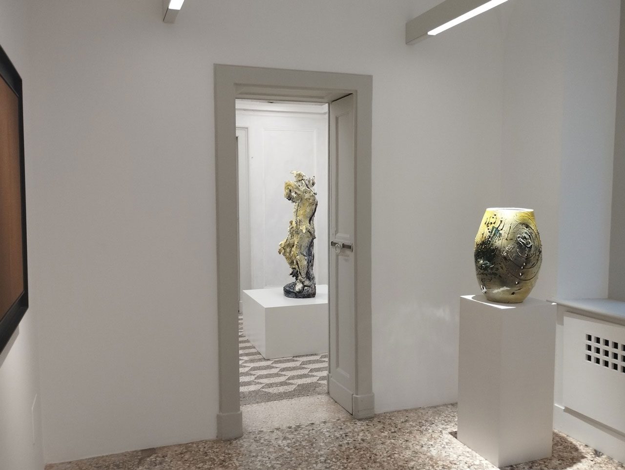 Installation view, Georg Baselitz & Lucio Fontana: L’aurora viene, Thaddaeus Ropac Milan, 2025. Photo © & Courtesy Valia Katsimpa