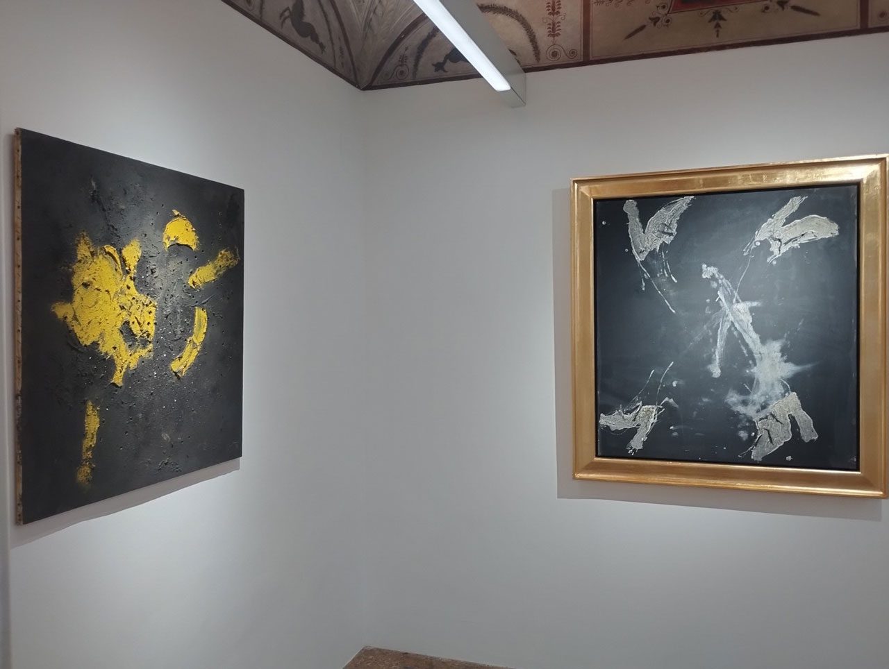 Lucio Fontana, Concetto spaziale (1957) and Georg Baselitz, Aurora viene (2015). Photo © & Courtesy Valia Katsimpa
