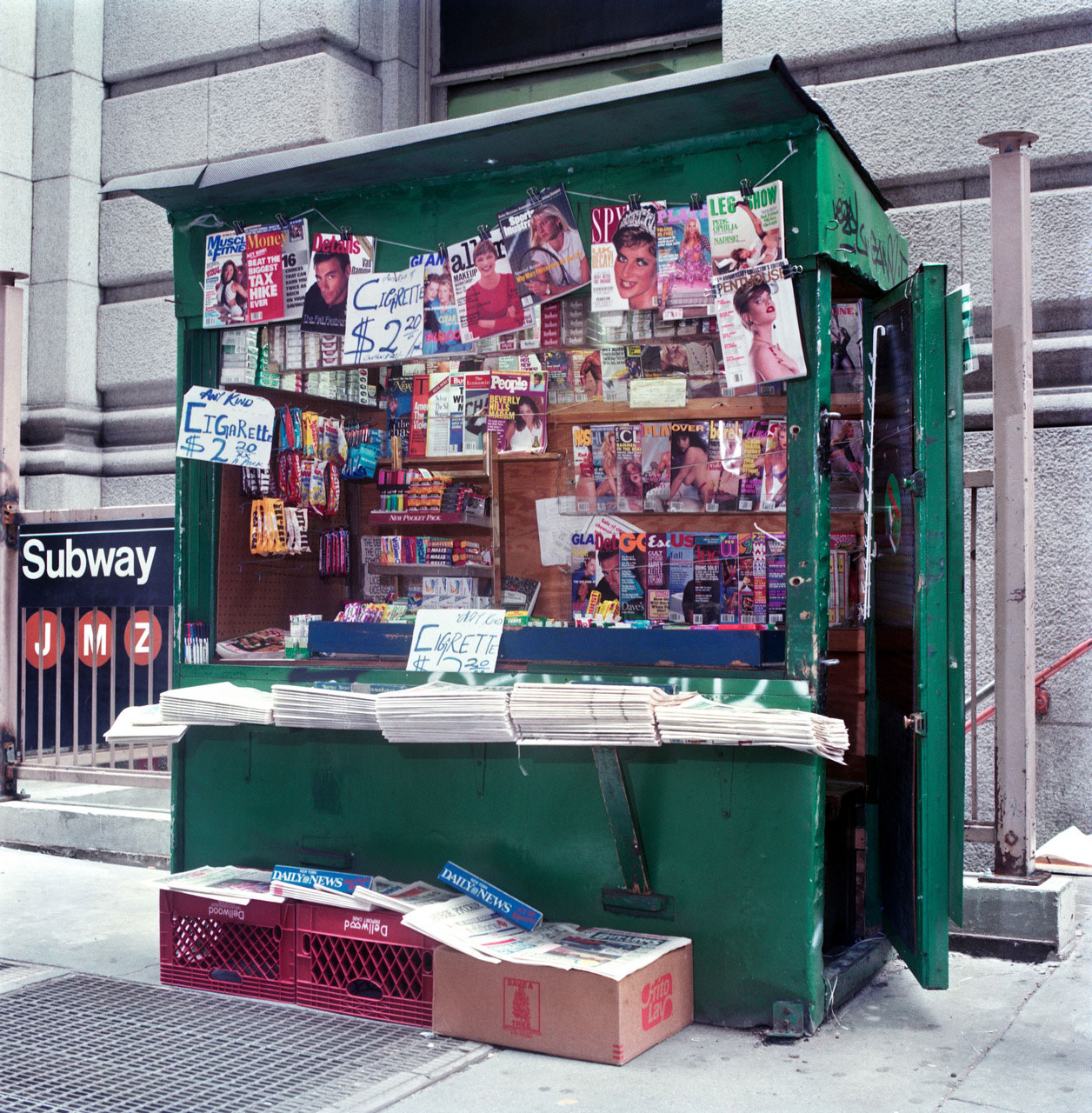 Moyra Davey, Newsstand #9, 1994. Courtesy: Moyra Davey