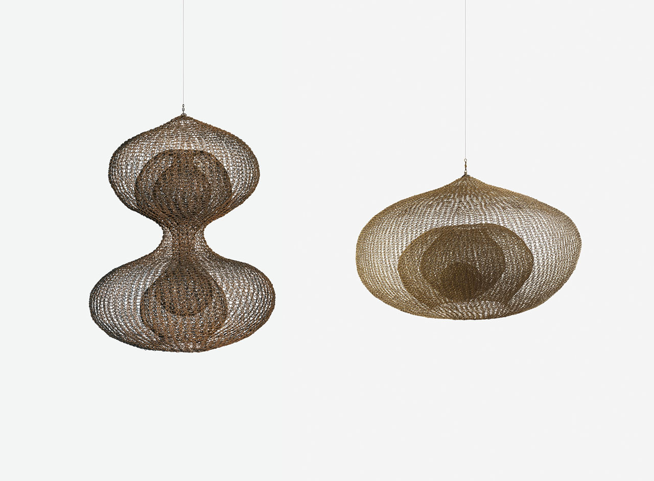 Left: Ruth Asawa, Untitled (S.784, Hanging Tied-Wire, Single-Stem, Multi-Branched Form Based on Nature), ca. 1962; galvanized steel wire; 76.2 x 101.6 x 101.6 cm; Collection of Diana Nelson and John Atwater;© 2026 Ruth Asawa Lanier, Inc., courtesy David Zwirner Right: Ruth Asawa, Untitled (S.427, Hanging Single-Lobed, Five-Layered Continuous Form within a Form), 1953; brass wire; 45.7 x 71.l x 71.l cm; Collection of Don Kaul and Barbara Bluhm-Kaul, Chicago;© 2026 Ruth Asawa Lanier, Inc., courtesy David Zwirner; photo: Maris Hutchinson, courtesy David Zwirner