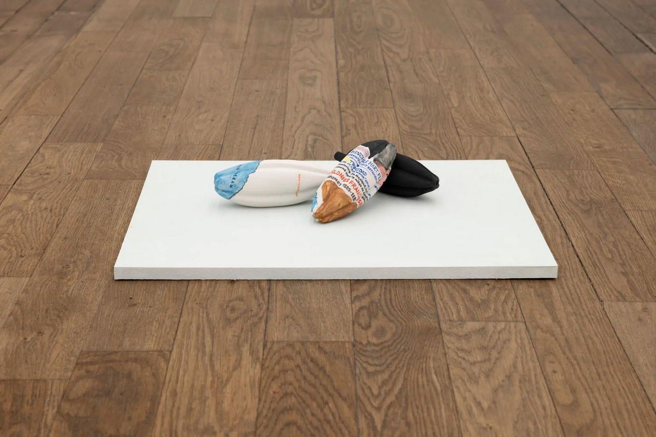 Ishita Chakraborty, Black Gold II, 2026, Hand-painted porcelain (3 parts), variable dimensions, © Ishita Chakraborty, Courtesy the artist and Galerie Peter Kilchmann