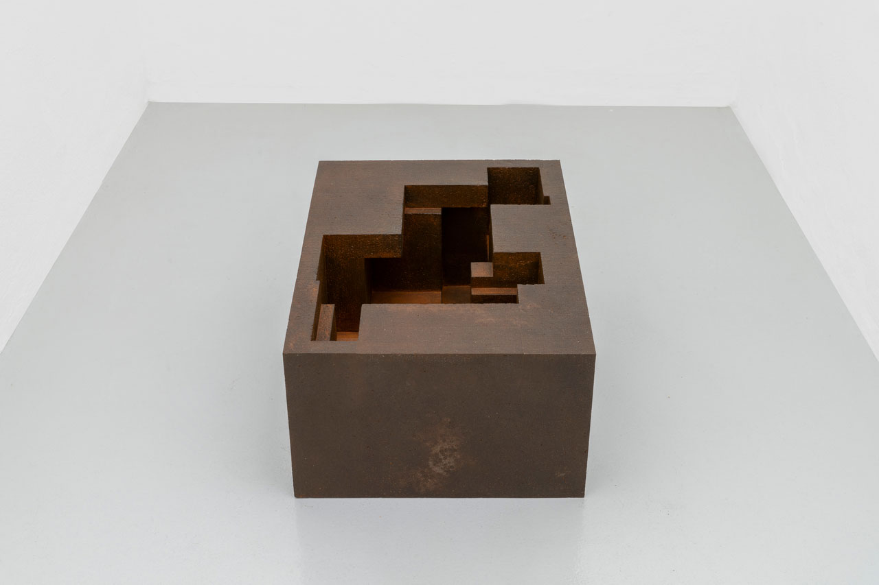 Antony Gormley, SMALL WHOLE, 2025. Cast iron, 20.7 x 48.1 x 34.2 cm. Courtesy: the artist and GALLERIA CONTINUA, Copyright: © the Artist Photo: Ela Bialkowska, OKNO Studio