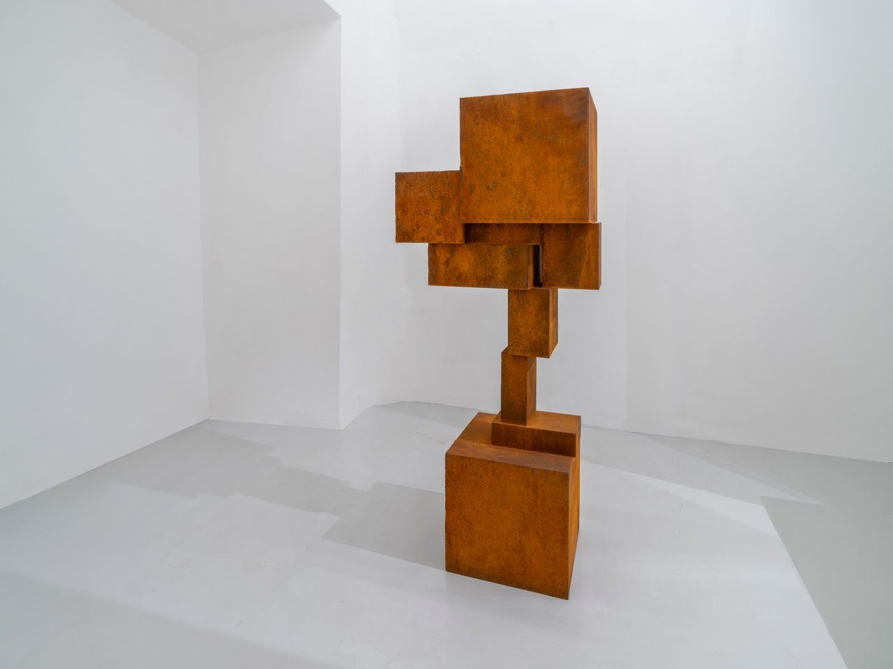 Antony Gormley, Pack, 2024. Cast iron, 156 x 40 x 67.5 cm. Courtesy: the artist and GALLERIA CONTINUA, Copyright: © the Artist Photo: Ela Bialkowska, OKNO Studio
