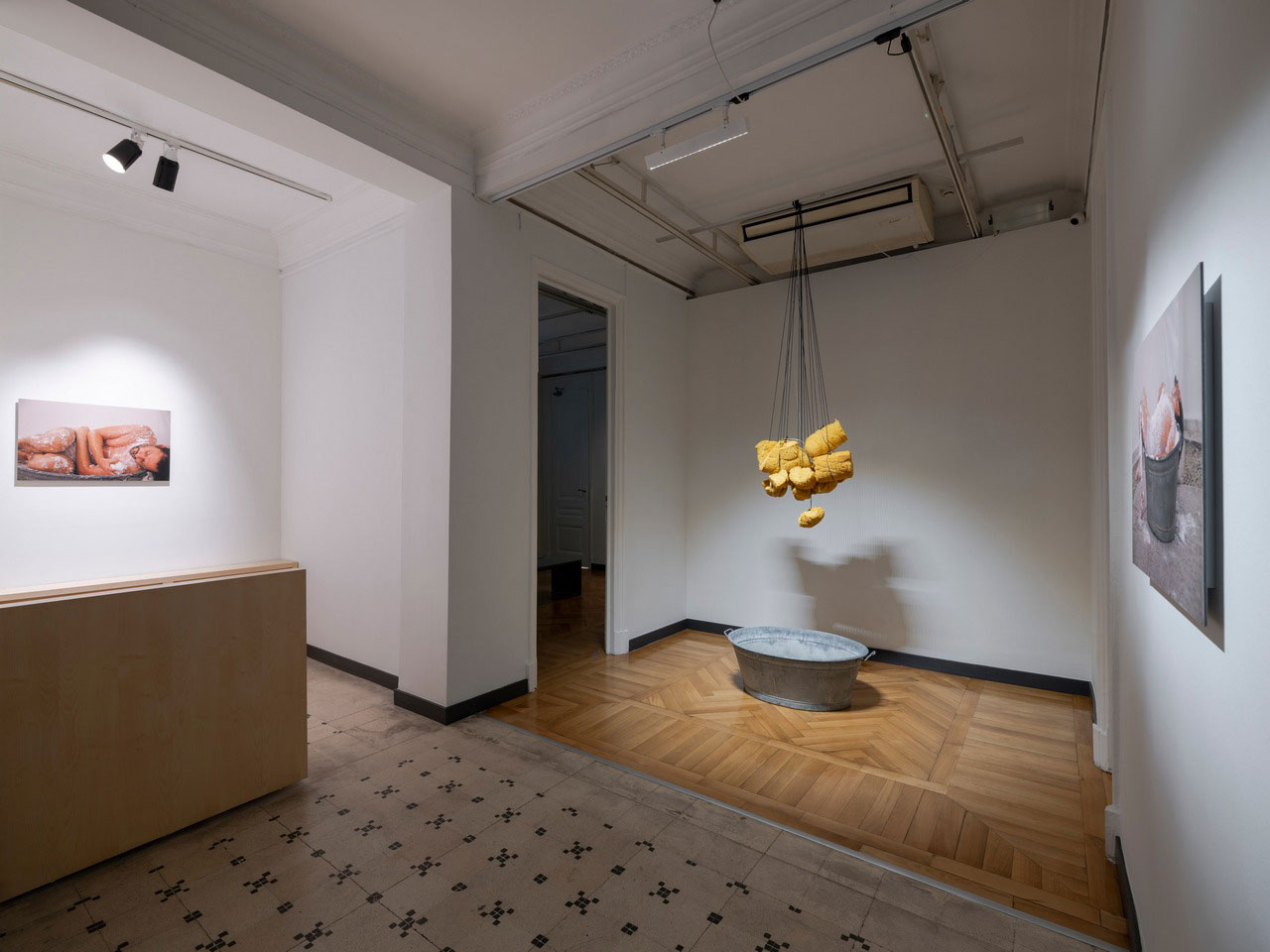 Eşref Yıldırım, Çözünme / Dissolution, 2025, Installation: metal cauldron and sponge, 3 archival, pigment prints, Variable dimensions, © Eşref Yıldırım, Courtesy the artist and Zilberman Gallery