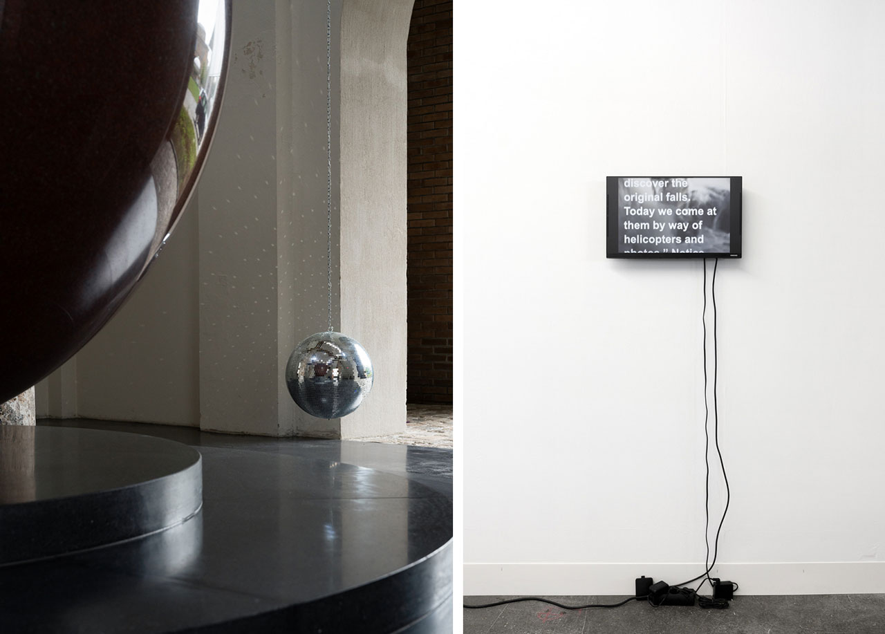 Left: Exhibition view: Carrying, Photo: Studio Maximilian Geuter, Bayerische Staatsgemäldesammlungen, Museum Brandhorst, MunichRight: Tiffany Sia, Scroll Figure #4, 2022, © Courtesy of the artist, Maxwell Graham, New York