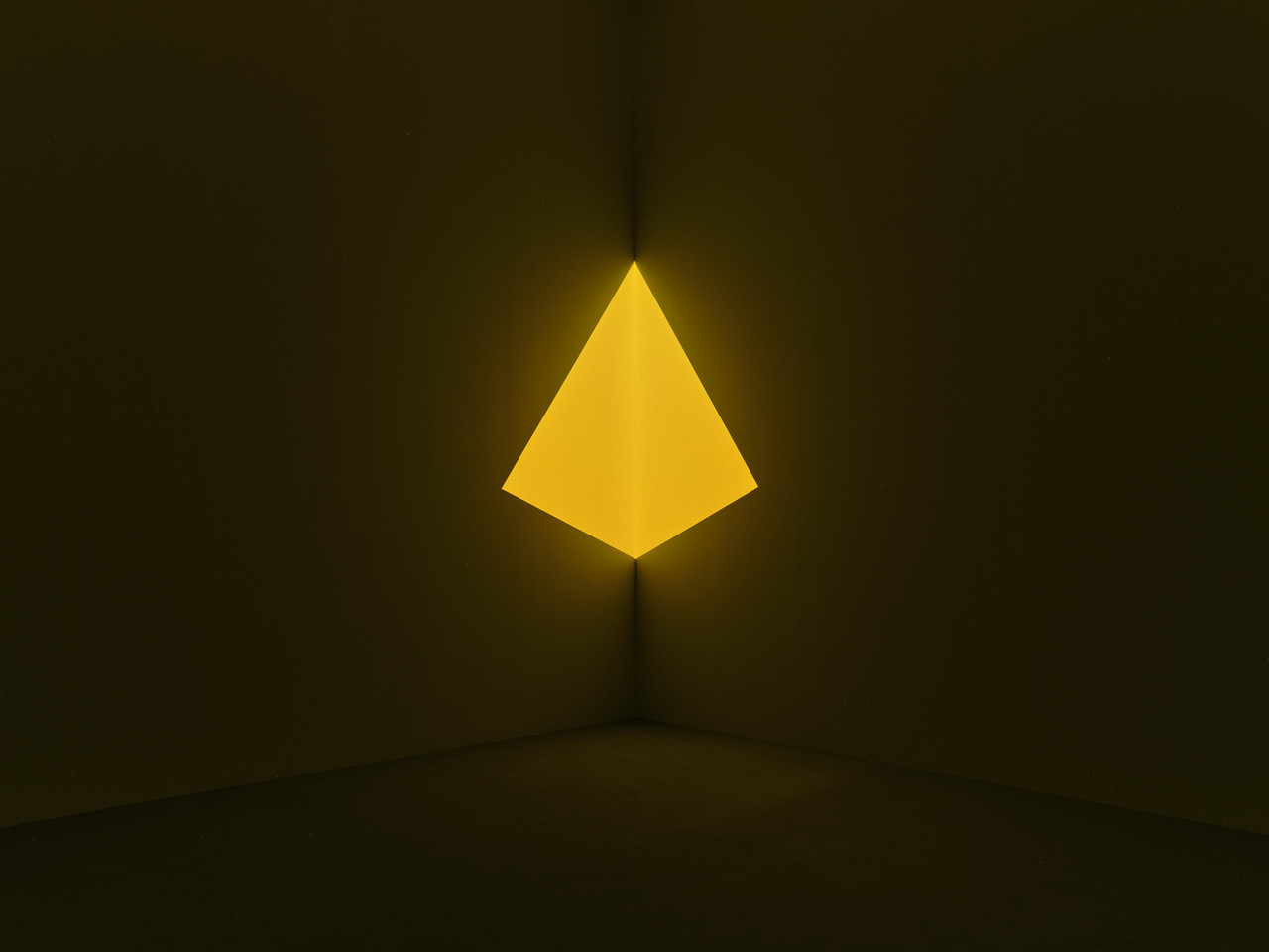 James Turrell, Raethro, Yellow, 2024, Projected light, Dimensions variable, © James Turrell, Photo: Thomas Lannes, Courtesy the artist and Gagosian