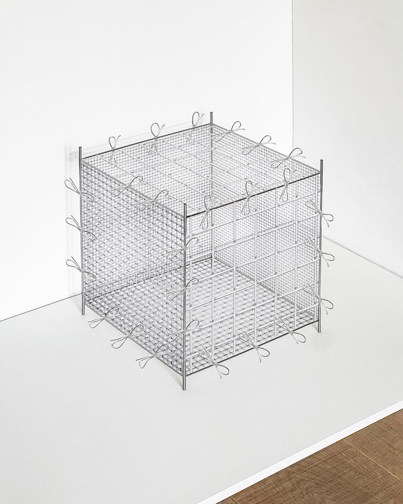Yaǧmur Rüzgar, Opening Hours, 2026, Metal bar frame structure, 600x600x600mm© Photo: Yaǧmur Rüzgar