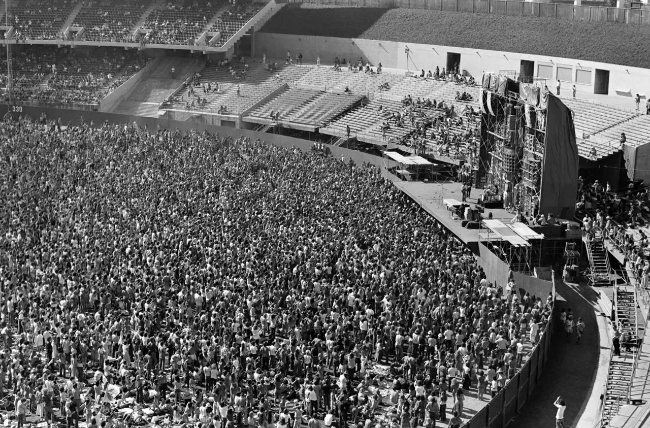 Wall of Sound, Oakland Coliseum, Oakland, CA, June 8, 1974. Publicity photo from the exhibition and coffee table book An American beauty - Grateful Dead 1965-1995, © Jay Blakesberg, courtesy of the artist and David Kordansky Gallery