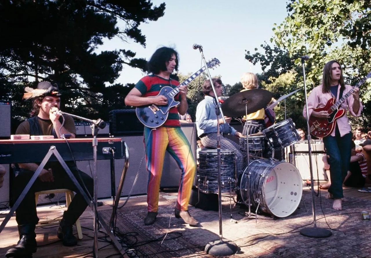 Grateful Dead, Mary Poppins Umbrella Festival and Be-In, El Camino Park, Palo Alto, CA, July 2, 1967 / 2025. Publicity photo from the exhibition and coffee table book An American beauty - Grateful Dead 1965-1995, © Jay Blakesberg, courtesy of the artist and David Kordansky Gallery