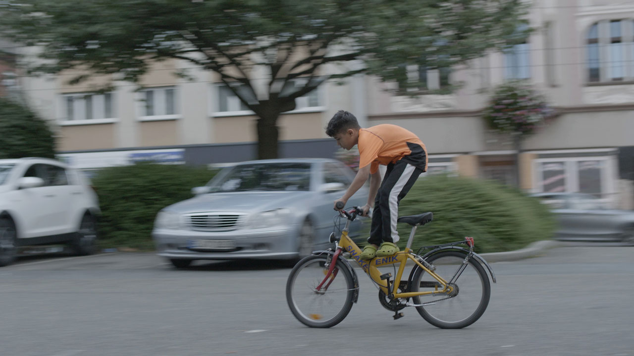 Zauri Matikashvili, In Katernberg (Still), 2022, HD video, Sound, 23:00 min. Courtesy the artist. ↓ JPG