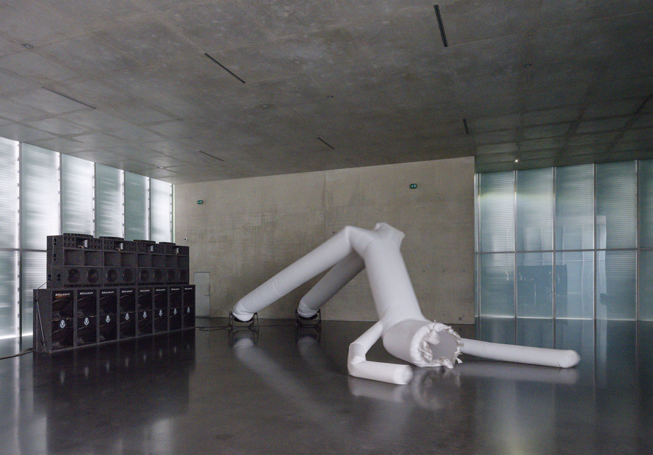 Cyprien Gaillard, When you expect flutes, it’s whistles, Exhibition view ground floor Kunsthaus Bregenz, 2026 Visitant (no dancing 2020 – 2021), 2021, Photo: Timo Ohler, © Cyprien Gaillard, Kunsthaus Bregenz, Courtesy of the artist, Sprüth Magers, Gladstone Gallery