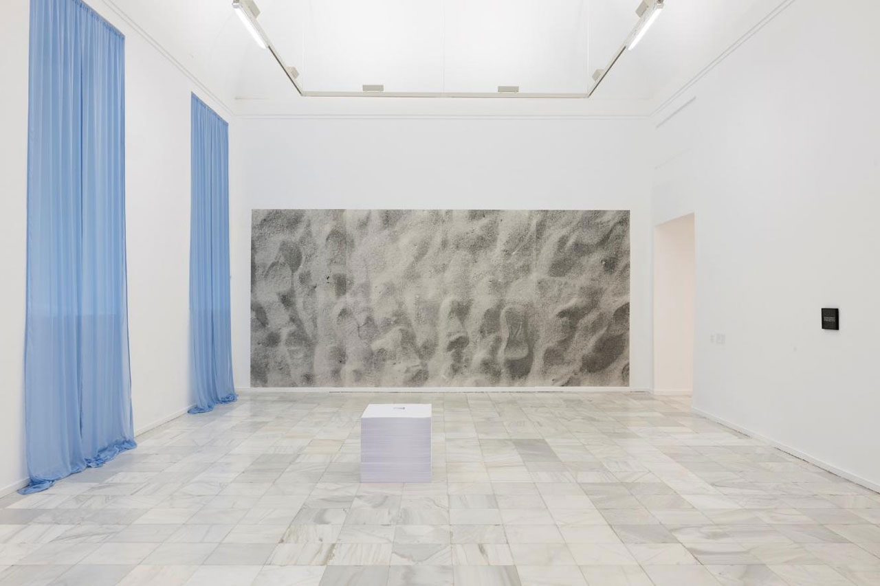 Felix Gonzalez-Torres. “Untitled” (For Parkett), 1994. Billboard on Appleton coated stock. Dimensions vary with installation. Maximum dimensions: 125 × 272 inches. Edition of 84, 15 Aps. Published by Parkett-Verlag, Zurich. Fundación Museo Reina Sofía,2026. Gift Familia Butinof, Installation views of Felix Gonzalez-Torres: Sweet Revenge. Museo Reina Sofía, Madrid, Spain, May 27 – Oct. 12, 2026. Cur. Alejandro Cesarco and Nancy Spector. Photographer: Roberto Ruiz, © Estate Felix Gonzalez-Torres