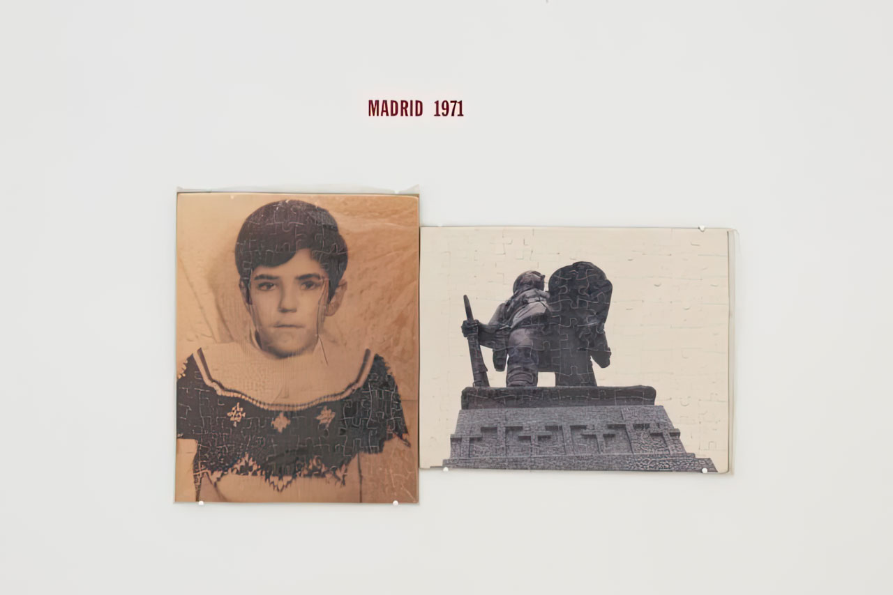 Felix Gonzalez-Torres. "Untitled" (Madrid 1971), 1988. C-print jigsaw puzzle in plastic bag and wall lettering. Three parts; 15 x 18 inches overall. One part: 9 1/2 x 7 1/2 inches. One part: 7 1/2 x 9 1/2 inches. One part: 1/2 x 3 inches. Installation view: Felix Gonzalez-Torres: Sweet Revenge. Museo Reina Sofía, Madrid, Spain, May 27 to Oct. 12, 2026. Cur. Alejandro Cesarco and Nancy Spector. Photographer: Roberto Ruiz.© Estate Felix Gonzalez-Torres