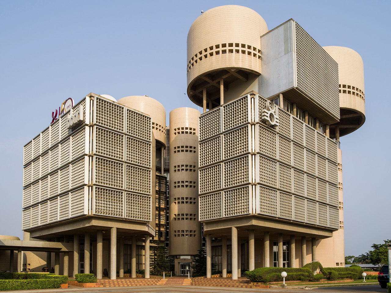 Banque Ouest Africaine de Développement (BOAD), Lomé, Togo. 1979–80. Guy Durand, Yves Ménard, and Messan Raphaël Ekoué-Hagbonon. 2025. Photograph: François-Xavier Gbré
