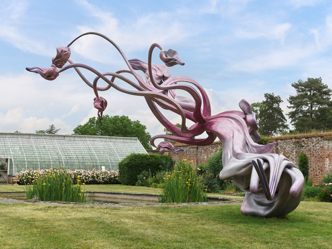 Marguerite Humeau, Rise, 2021, Aluminium, resin varnish, pigments, Edition of 3, 525 x 457.3 x 323.4 cm | 206 11/16 x 180 1/16 x 127 5/16 in., © Marguerite Humeau, Courtesy the artist and White Cube Gallery