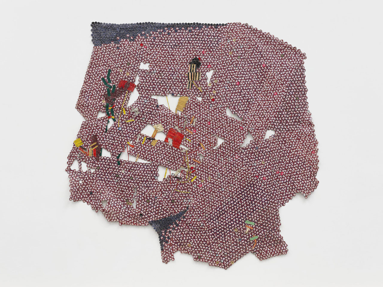 El Anatsui, MivEvi I, 2025, Aluminium and copper wire, 260 x 280 cm | 102 3/8 x 110 1/4 in., © El Anatsui, Courtesy the artist and White Cube Gallery