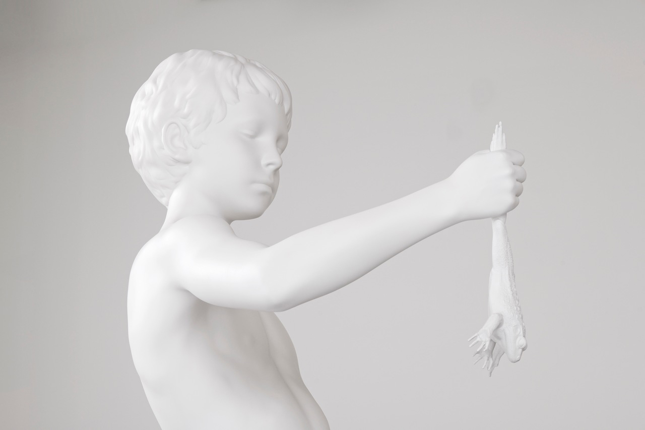 Charles Ray: Boy with Frog (Detail), 2009, (Exhibition view “Charles Ray”, Bourse de Commerce - Pinault Collection, Paris, 2022. Courtesy Pinault Collection), Photo: Aurélien Mole, © Charles Ray, Courtesy Matthew Marks Gallery