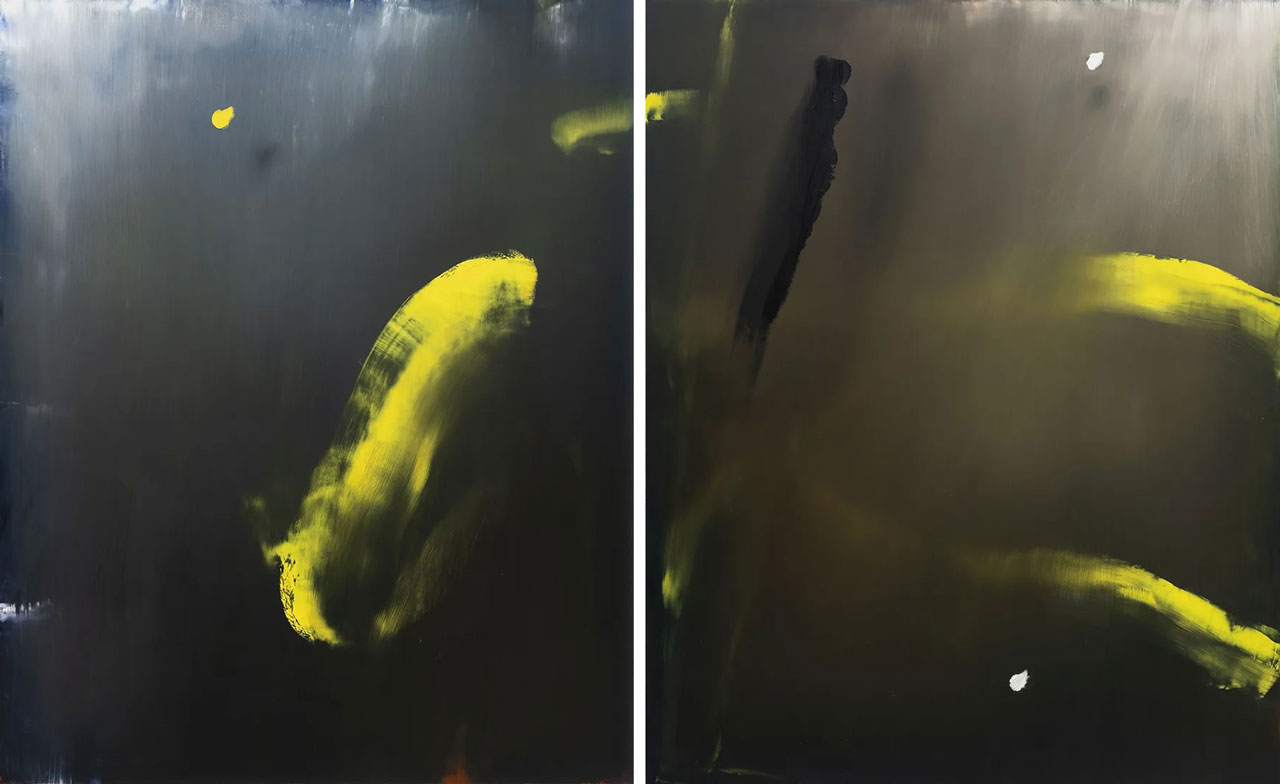 Left : Yasuko Hirano, Again, 2026, Oil, plaster, glue on canvas, wooden panel, 162 x 130.3 cm, 63 3/4 x 51 1/4 in., © Yasuko Hirano, Courtey the artist and Galerie Frank Elbaz Right: Yasuko Hirano, There you are, 2025, Oil, plaster, glue on canvas, wooden panel, 162 x 130.3 cm, 63 3/4 x 51 1/4 in., © Yasuko Hirano, Courtey the artist and Galerie Frank Elbaz