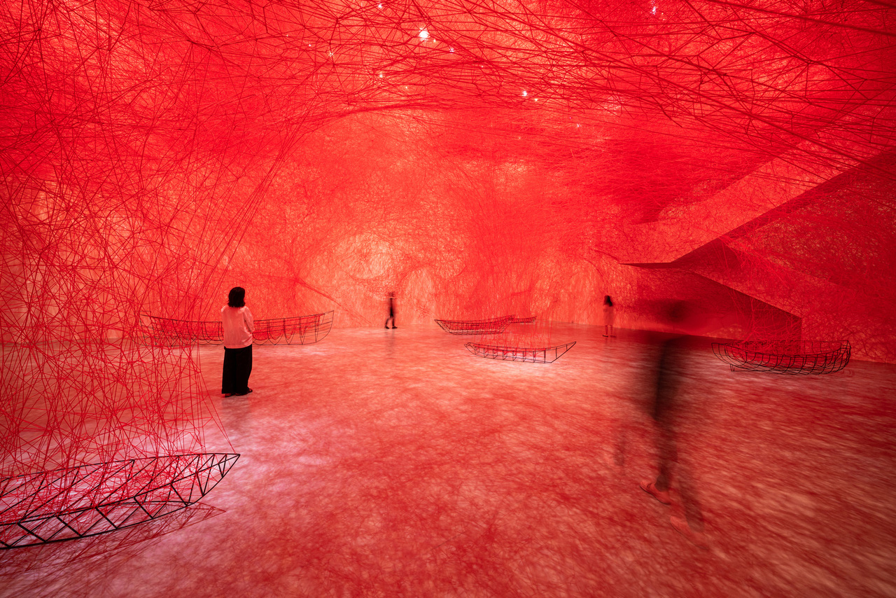 Installation view of Chiharu Shiota’s Uncertain Journey (2016/2019) in the exhibition Shiota Chiharu: The Soul Trembles, Mori Art Museum, Tokyo, 2019. Collection of the artist. © Chiharu Shiota / VG Bild-Kunst, Bonn / CARCC Ottawa 2026. Photo Sunhi Mang. Photo courtesy Mori Art Museum, Tokyo
