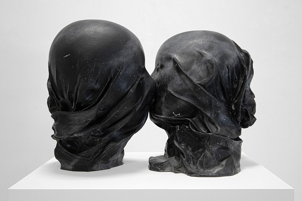 Hank Willis Thomas, Everything we see hides another thing (Marquina), 2025 Marbre Nero Marquina 45 x 32 x 25 cm. Photo: © Jai Lennard, © Hank Willis Thomas, Courtesy of the artist & GALLERIA CONTINUA