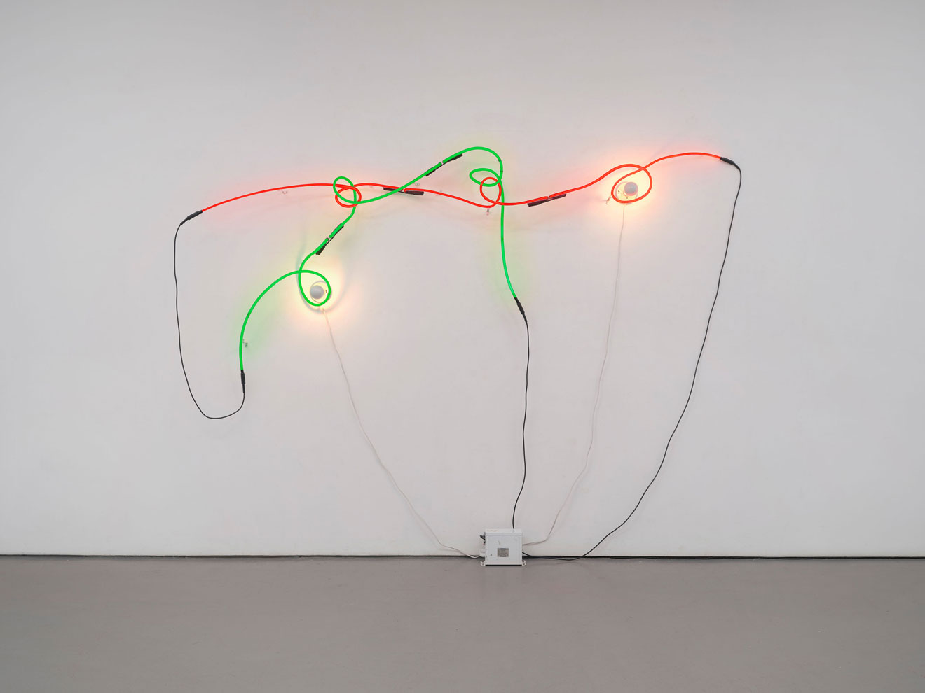 Keith Sonnier, Neon Wrapping Incandescent V, 1970, neon, porcelain fixtures, incandescent bulbs, and transformer, 90 1/2 x 122 x 12 3/4 inches (229.9 x 309.9 x 32.4 cm), © 2024 Estate of Keith Sonnier/Artists Rights Society (ARS), New York, Courtesy Estate of Keith Sonnier and David Kordansky Gallery