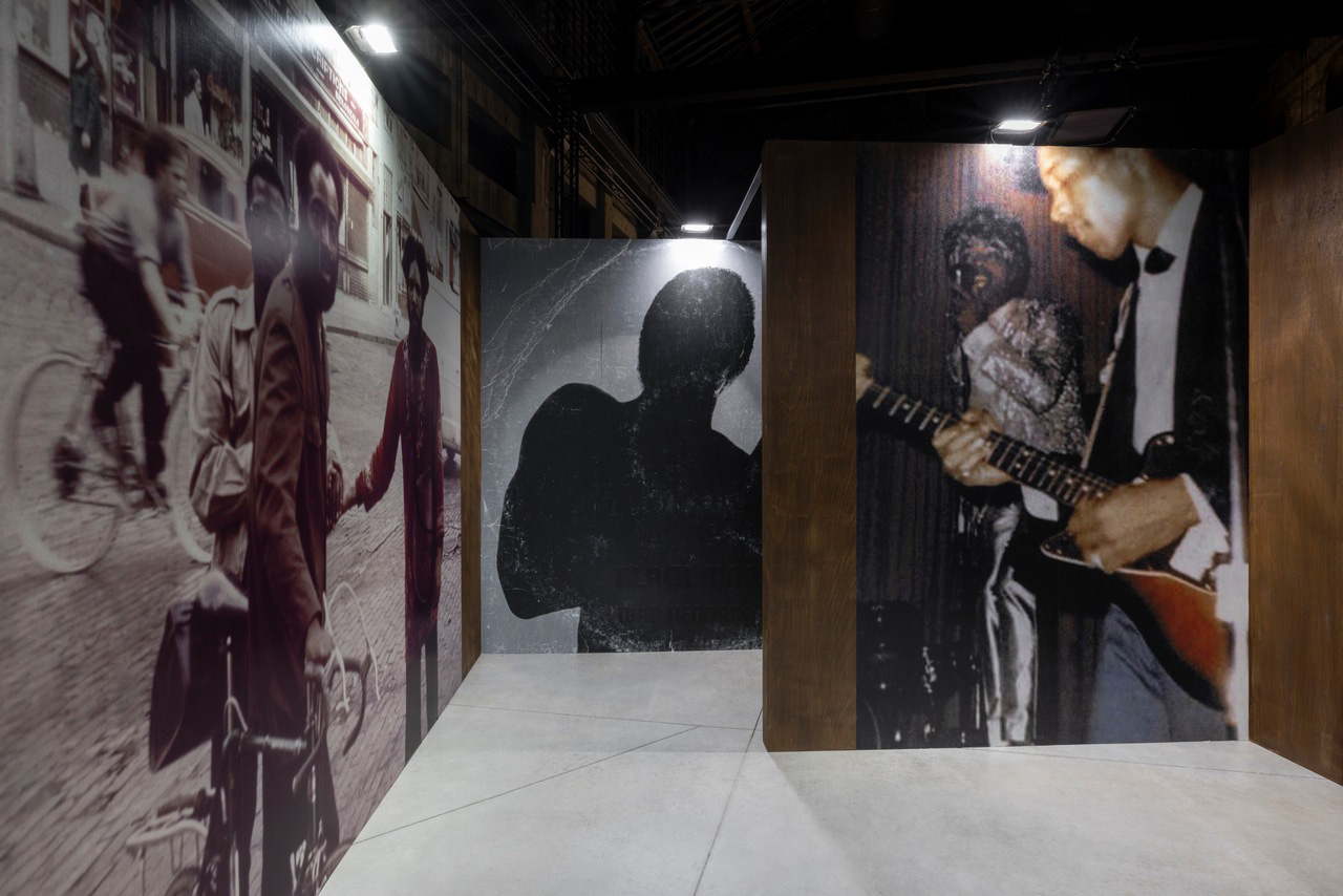 Arthur Jafa, Picture Unit (Structures) II, 2024 (detail). Black mirrored acrylic, wood, wallpaper, metal rails, lights, 102 3/8 × 728 × 141 3/4 in (260 × 1849 × 360 cm). Installation view: RHAMESJAFACOSEYJAFADRAYTON, OGR Torino, 2022. Courtesy the artist and OGR Torino, Photo: Andrea Rossetti