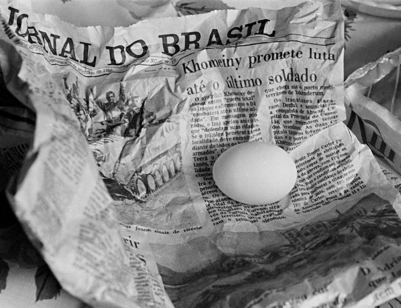 Anna Maria Maiolino, Untitled, from Vida Afora (A Life Line) series – Fotopoemação, 1981, printed 2012, Black and white photograph, digital print, Edition 4/5 + 2 AP, 20 x 26 cm / 7 7/8 x 10 1/4 inches, 36.8 x 42.9 x 3.8 cm / 14 1/2 x 16 7/8 x 1 1/2 inches (framed), © Anna Maria Maiolino, Courtesy the artist and Hauser & Wirth Gallery