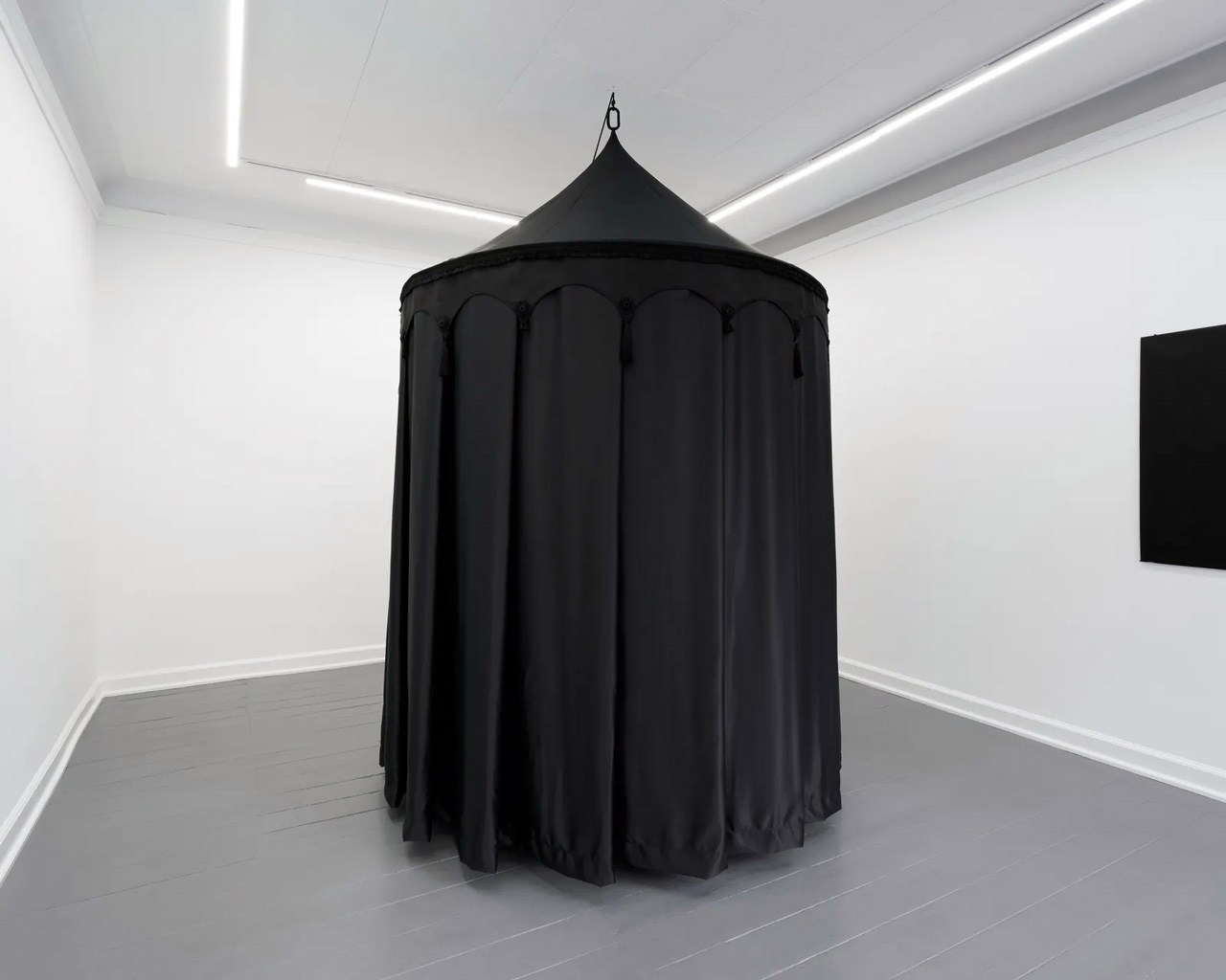 Eliyah Mesayer, All Rise no. 1, 2025, Polyester, tassels, rosettes, fringe trim, carabiner, rope, 280 x Ø 180 cm, 110.24 × Ø 70.87 in, © Eliyah Mesayer, Courtesy the artist and NILS STÆRK Gallery